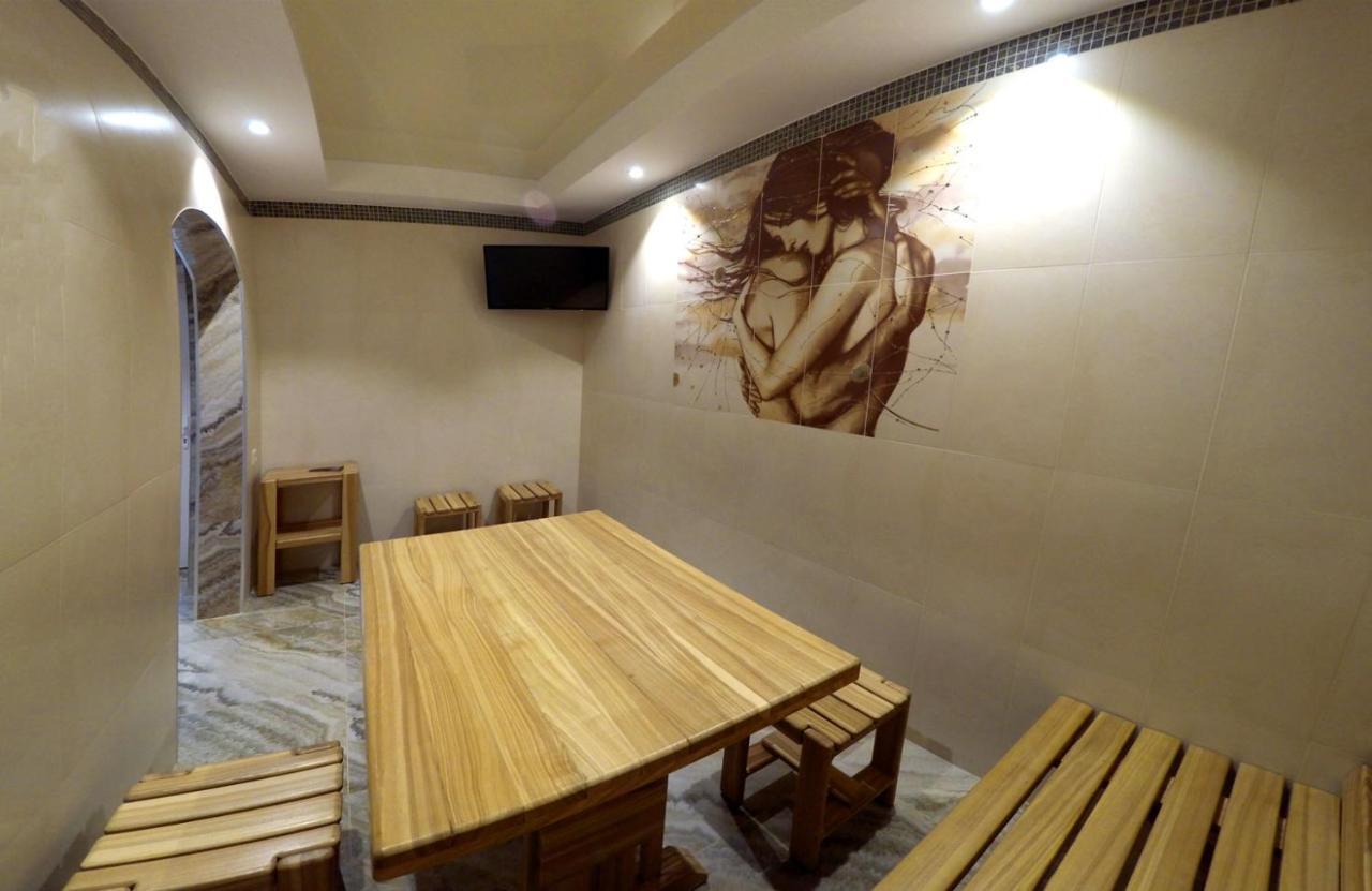 阿瓦隆宫酒店 捷尔诺波尔 外观 照片